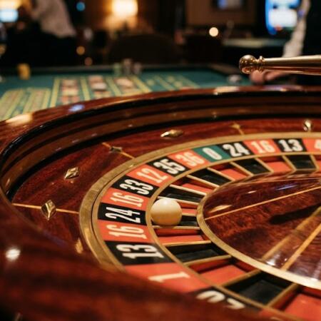 Roulette: Den Ultimate Guiden til Spillet, Reglene og Online Roulette